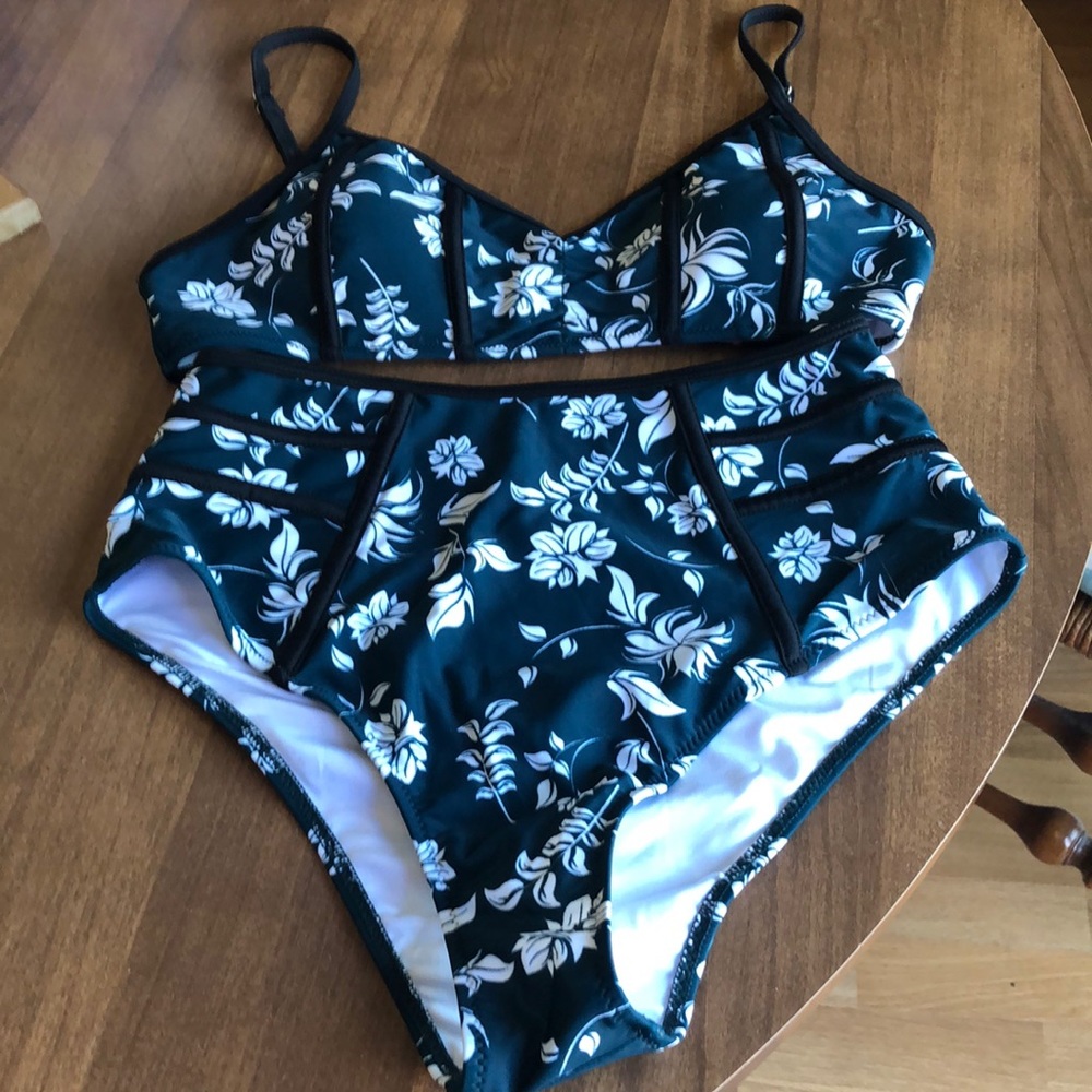 Cupshe bathing suit size medium